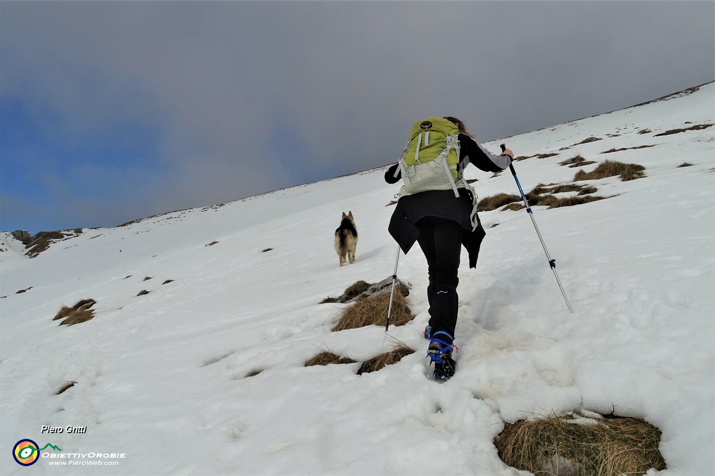 28 In decisa salita pestando neve.JPG